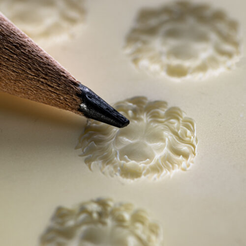 3D Makrolasergravur in Keramik