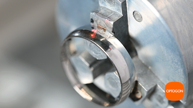 Automatische, ansatzfreie Laserbearbeitung am Umfang eines Ringes.