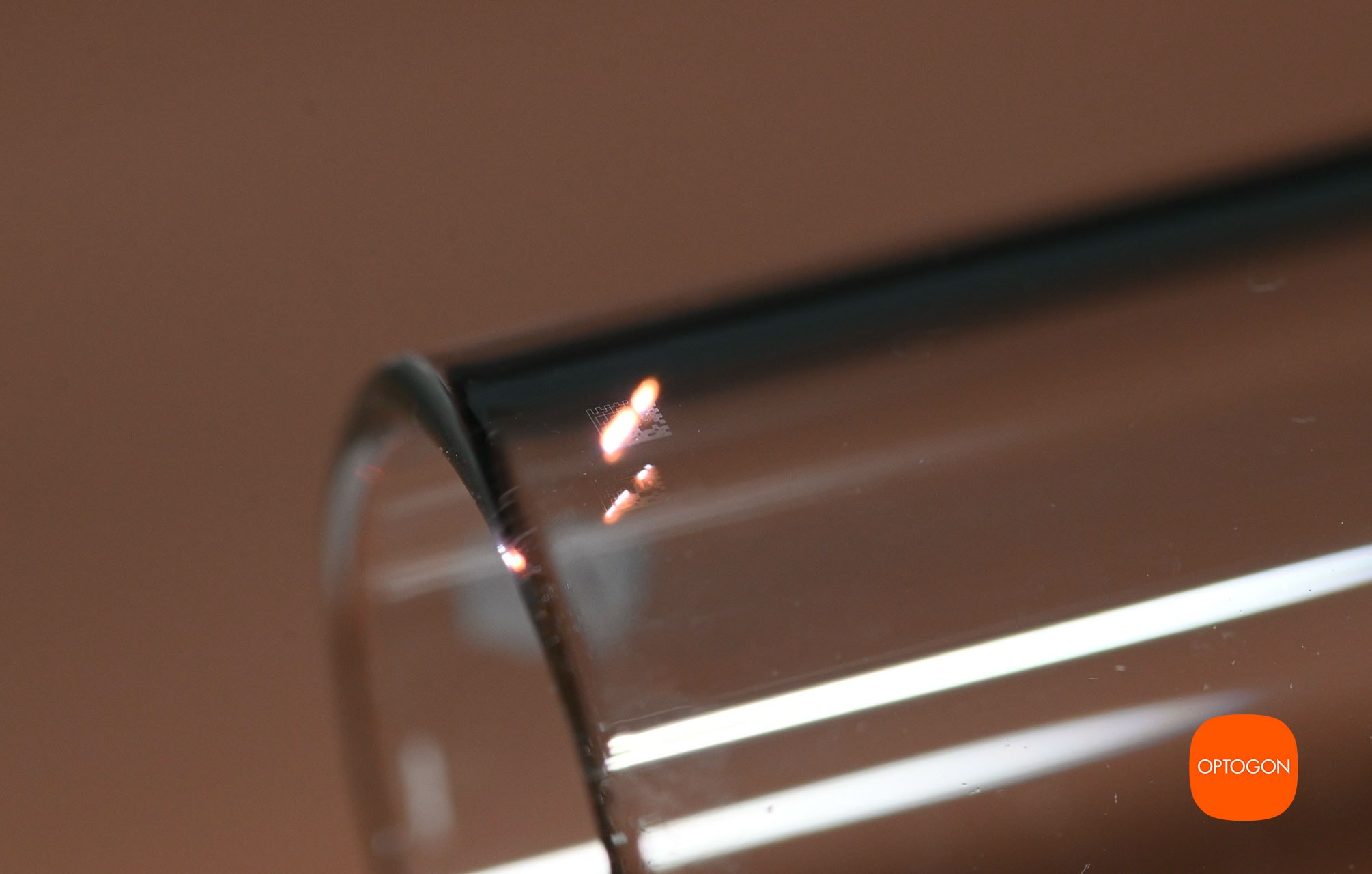 Laser Mikrogravur auf Quarzglas: 0,4 × 0,4 mm DataMatrix Mikrocode für medizinische Anwendungen