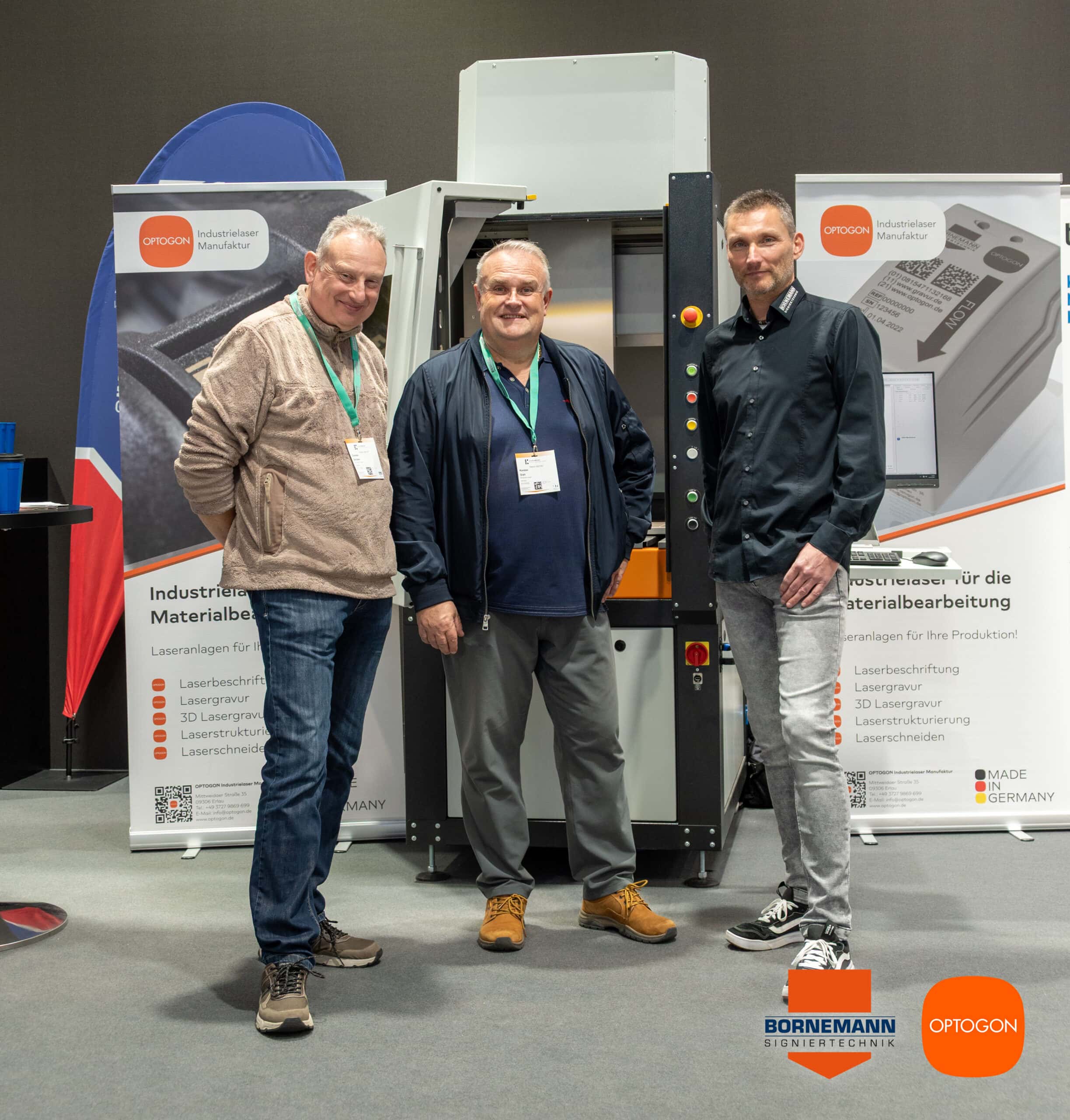 Carsten Schäfer, Karsten Grah und Roland Wilhelm auf dem OPTOGON-Messestand während der K-Messe in Düsseldorf.