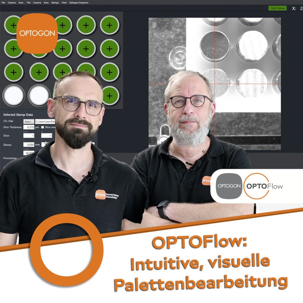 Tom Oeser und Andreas Plauschin neben dem OPTOFlow-Logo und der OPTOFlow-Softwareoberfläche zur Mehrpositionsbearbeitung palettierter Teile.